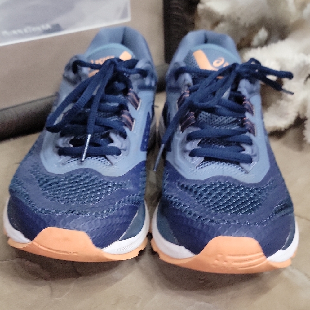 Sz 8.5 Oasics Athletic Sneakers